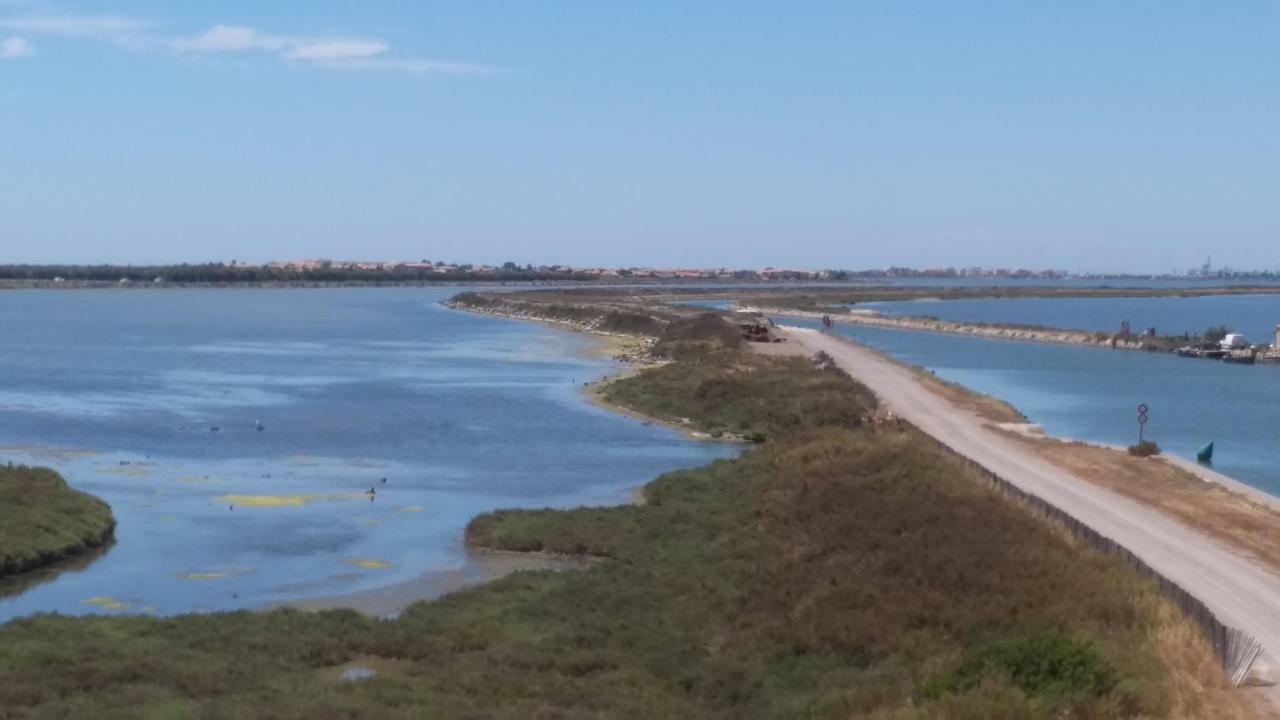 Cabanes Des Aresquiers Фронтинян Екстериор снимка